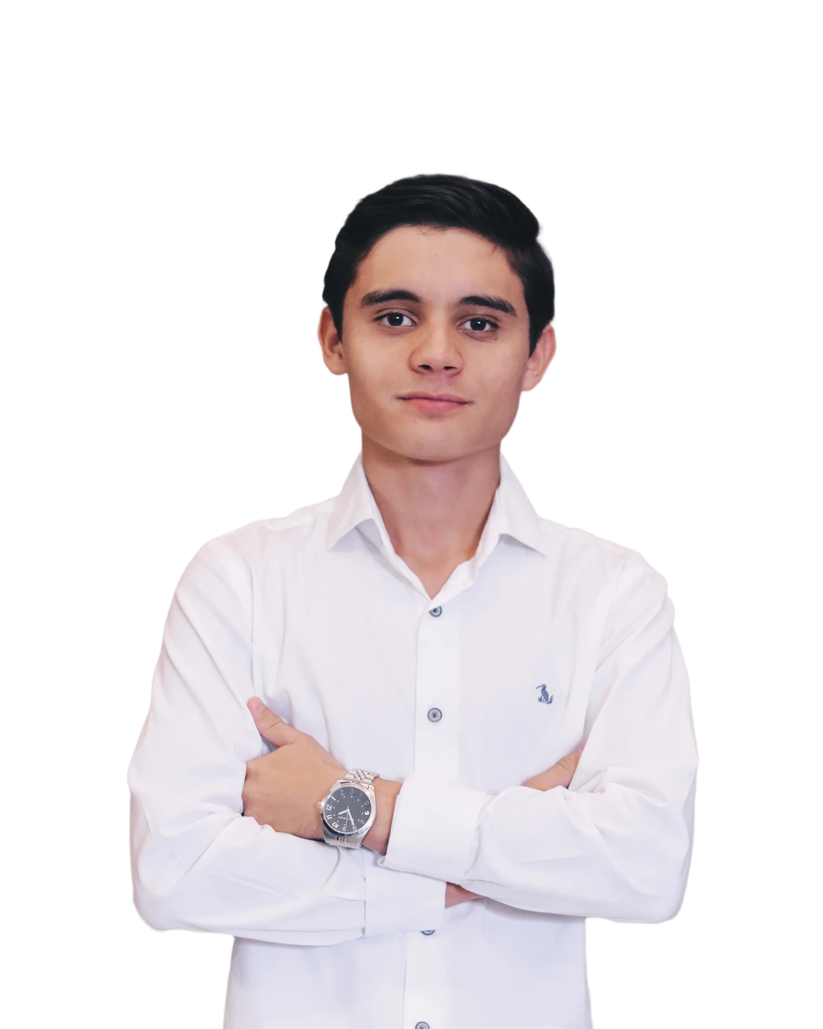 Fernando Satolo, fundador da Satolo, de camisa branca e braços cruzados, sobre fundo cinza claro